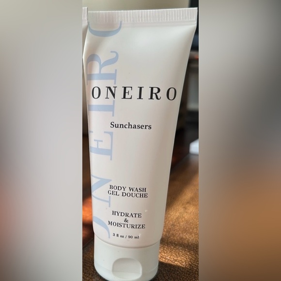 ONEIRO Body Care Body Wash to Hydrate & Cleanse Your Skin - Picture 1 of 3